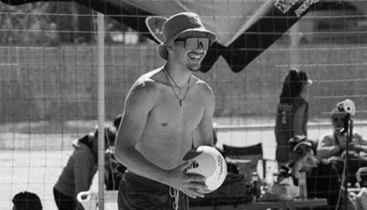 Απέραντη-οδύνη-στην-κηδεία-του-18χρονου-Μάκη-από-τον-Πύργο-Ηλείας-–-«Καλό-ταξίδι-παλικάρι-μου»