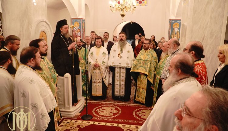 Ο-Θεσσαλονίκης-Φιλόθεος-στο-πανηγυρίζον-Μητροπολιτικό-Ιερό-Παρεκκλήσιο-της-Υψώσεως-του-Τιμίου-Σταυρού-Πανοράματος