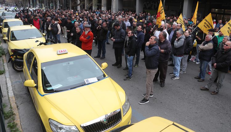 Σε-εξέλιξη-η-απεργία-των-ταξί,-κλειστή-η-Μάρνης-–-«Δεν-ανεχόμαστε-εχθρικές-πολιτικές»