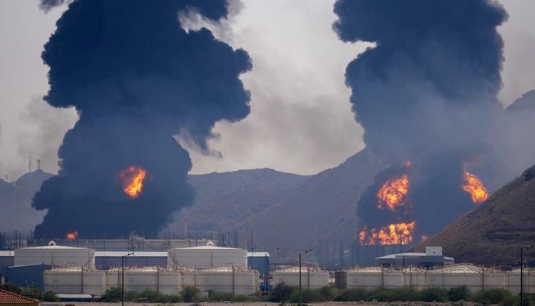 Το-Ιράν-πλήττει-ξανά-τα-Ηνωμένα-Αραβικά-Εμιράτα:-Σοκαρισμένος-δηλώνει-ο-Ντ.-Τραμπ