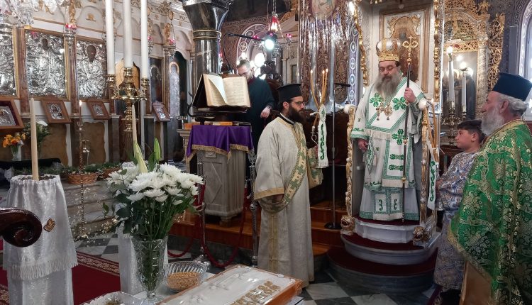 Η-Κυριακή-της-Σταυροπροσκυνήσεως-στην-Ιερά-Μητρόπολη-Χίου