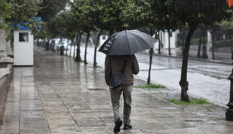 Καιρός:-Νεφώσεις,-βροχές,-ισχυροί-άνεμοι-και-τα-θερμόμετρα-να-δείχνουν-έως-19-βαθμούς-Κελσίου