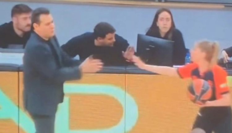 Τσαρούχα:-Απαγόρευσε-δις-στον-Ιτούδη-να-κάνει-χειραψία-με-τον-αντίπαλο-προπονητή