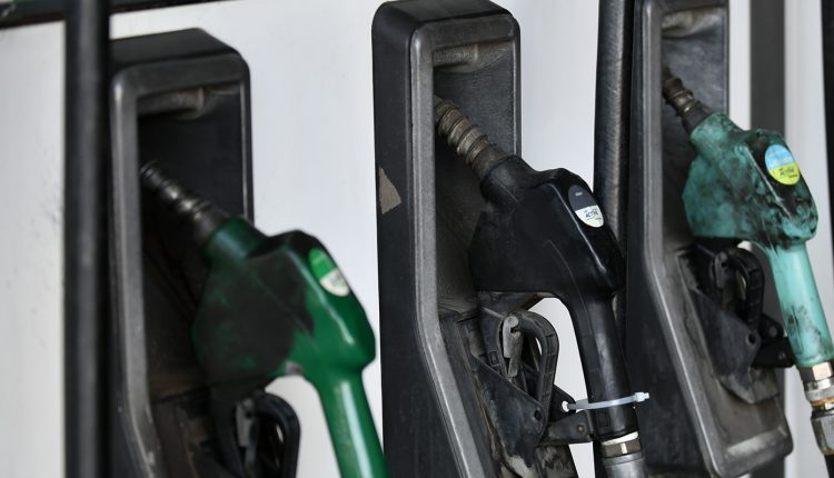 Οι-βενζινοπώλες-απειλούν-με-λουκέτο-στα-πρατήρια-εξαιτίας-του-πλαφόν