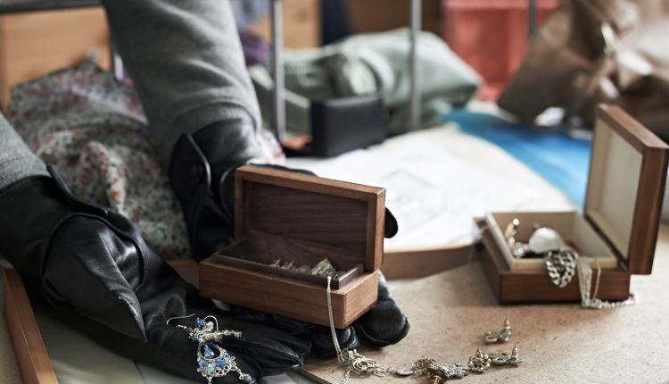 Λαμία:-Αδέλφια-κυνήγησαν-τους-κλέφτες-και-έσωσαν-τα-χρυσαφικά-της-μητέρας-τους