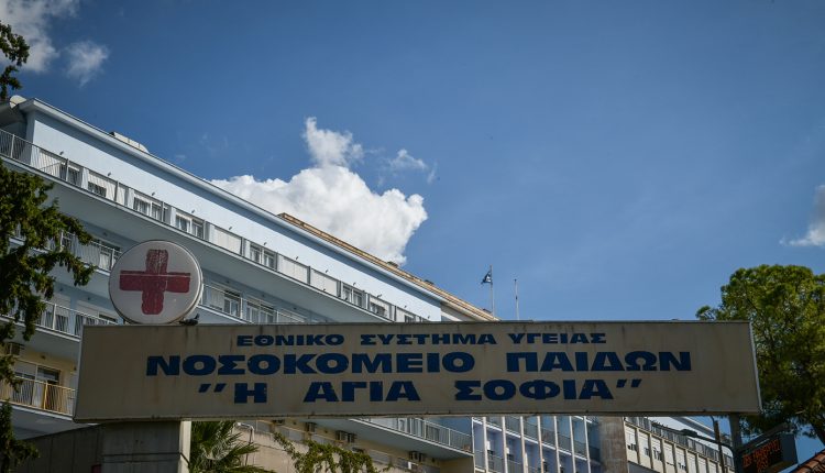 Αγωνία-για-3χρονο-αγοράκι-–-Κατάπιε-ξυραφάκι-και-μεταφέρθηκε-στο-νοσοκομείο