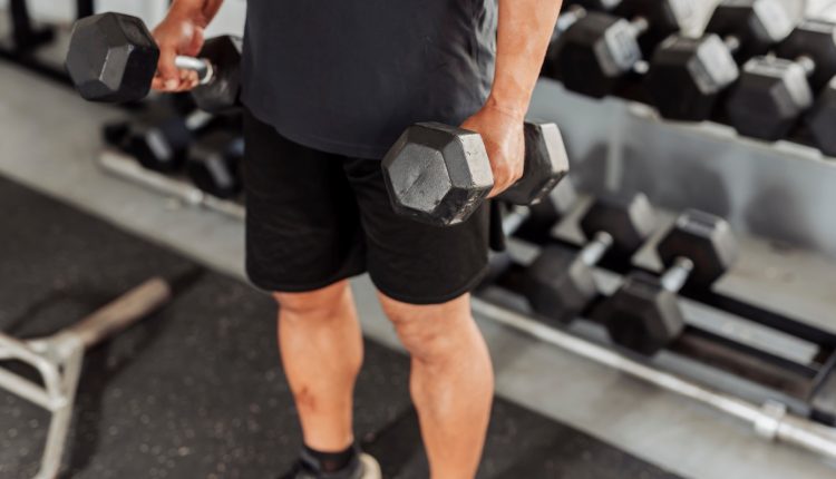 Πόσα-λεπτά-ενδυνάμωσης-χρειάζονται-οι-άνω-των-50-ετών-την-εβδομάδα,-σύμφωνα-με-ειδικούς