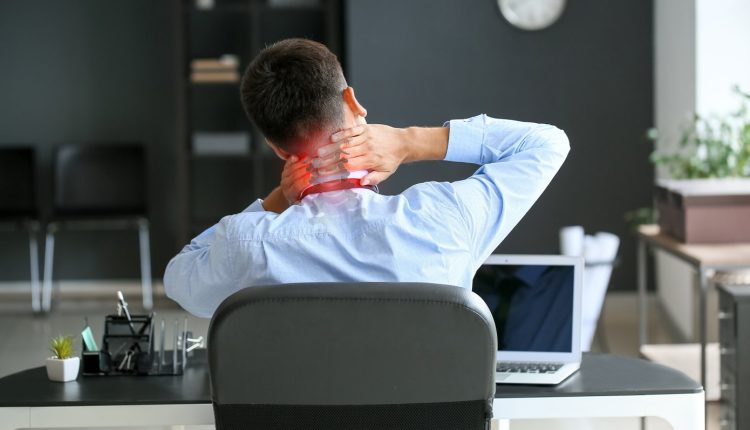 10-καθημερινές-συνήθειες-που-βλάπτουν-μέση-και-αυχένα-και-10-κινήσεις-για-να-τις-αντισταθμίσετε