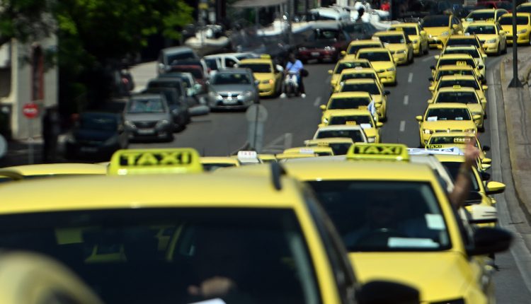 Χωρίς-ταξί-και-σήμερα-η-Αττική-–-Συνεχίζουν-την-απεργία-οι-οδηγοί