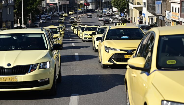 Τέταρτη-μέρα-απεργίας-των-ταξί-–-Κορυφώνονται-οι-κινητοποιήσεις-τη-Δευτέρα