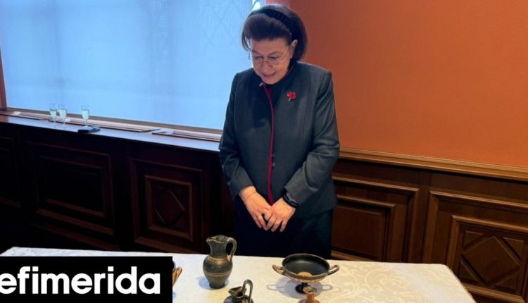 ΥΠΠΟ:-Επιστρέφονται-εννέα-αρχαιότητες-από-τη-Βουδαπέστη-Αγγεία-που-είχαν-κλαπεί-από-την-Αργολίδα-[εικόνες]