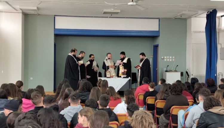 Ο-Μητροπολίτης-Χαλκίδος-στο-Γυμνάσιο-Κανύθου