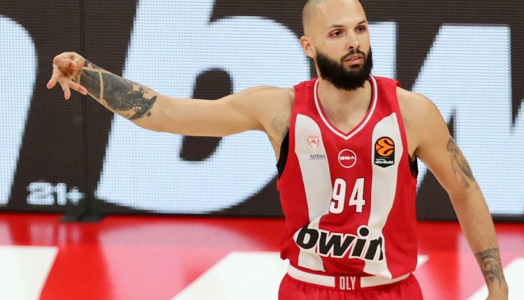 Ο-Φουρνιέ-ψάχνει-μαγαζιά-με-streetwear-καπέλα!