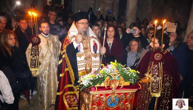 Σε-κλίμα-κατάνυξης-πλήθος-προσκυνητών-συμπροσευχήθηκε-στους-Δ΄-Χαιρετισμούς-στον-βυζαντινό-Μυστρά