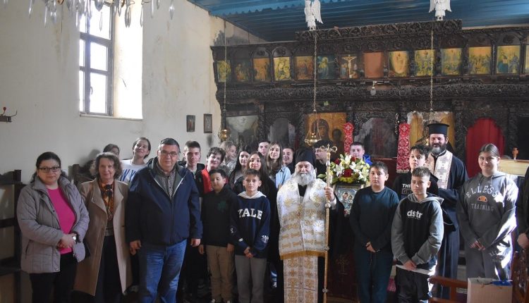 Πλήθος-μαθήτριες-και-μαθητές-στους-Χαιρετισμούς-στον-Κάμπο-Μεσσηνίας