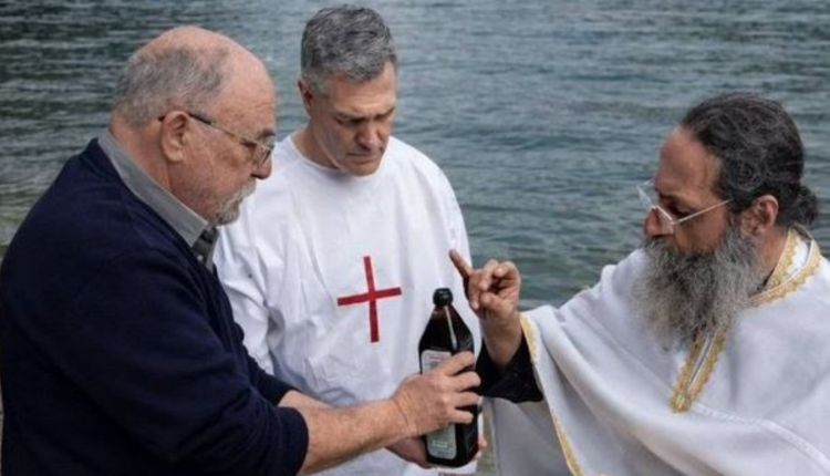 Αμερικανός-στρατιωτικός-διέσχισε-τον-κόσμο-για-να-βαπτιστεί-Χριστιανός-Ορθόδοξος-στα-νερά-του-Αλιάκμονα