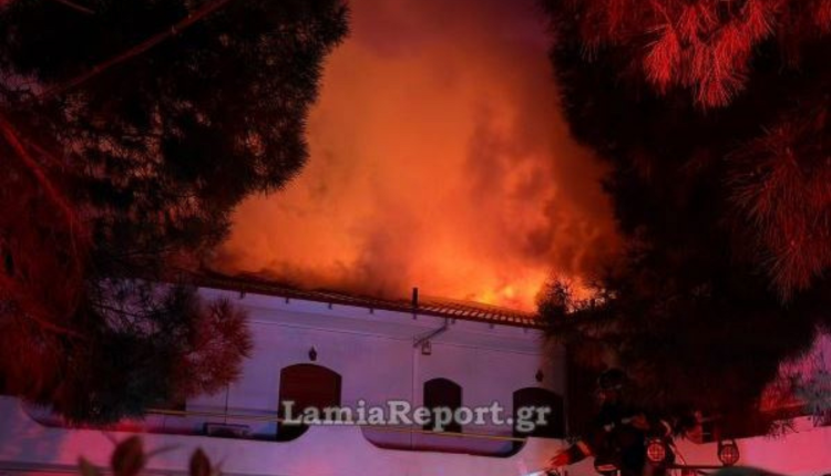 Στις-φλόγες-παιδικός-σταθμός-στη-Λαμία-–-Η-φωτιά-επεκτάθηκε,-απεγκλωβισμοί-στα-γύρω-σπίτια