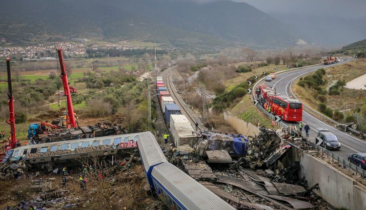 Αρχίζει-αύριο-στη-Λάρισα-η-δίκη-για-την-τραγωδία-στα-Τέμπη:-Η-μνήμη-57-νεκρών-ζητά-δικαίωση