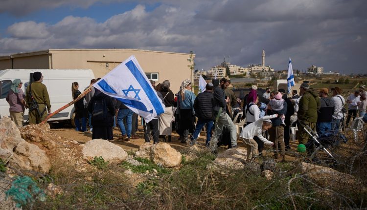 Καταδρομή-Ισραηλινών-εποίκων-τη-νύχτα-εναντίον-παλαιστινιακών-χωριών-στην-κατεχόμενη-Δυτική-Όχθη