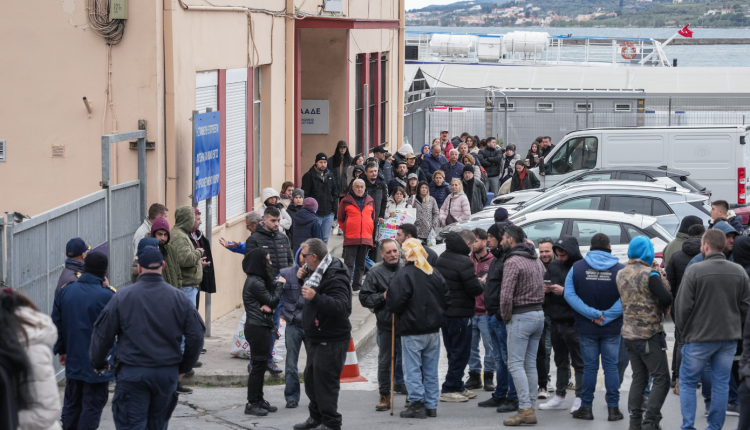 Μυτιλήνη-–-κινητοποιήσεις-κτηνοτρόφων:-Το-Νήσος-Σάμος-απέπλευσε-χωρίς-οχήματα-λόγω-του-αποκλεισμού-στο-λιμάνι