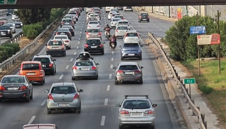 Κίνηση-τώρα:-Χάος-στον-Κηφισό,-μποτιλιάρισμα-στο-κέντρο-της-Αθήνας-και-καθυστερήσεις-έως-20-λεπτά-στην-Αττική-Οδό