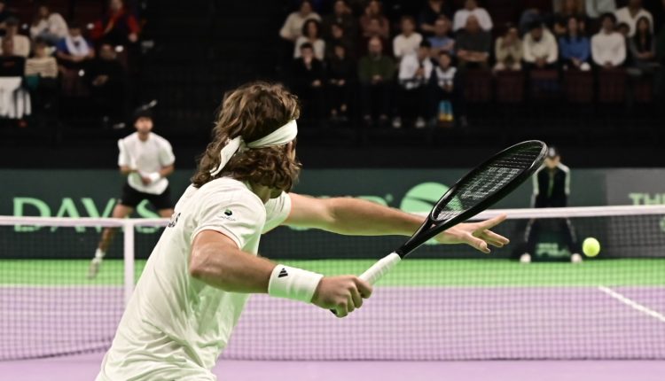 Ξέσπασε-στον-διαιτητή-ο-Τσιτσιπάς-για-τον-φωτισμό-μετά-την-ήττα-από-τον-Φις