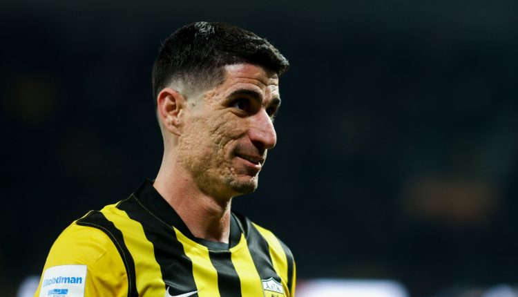 Ο-Μάνταλος-γράφει-ιστορία-στην-ΑΕΚ-–-Η-13η-σεζόν-και-η-συγκινητική-επιστολή-στον-γιο-του