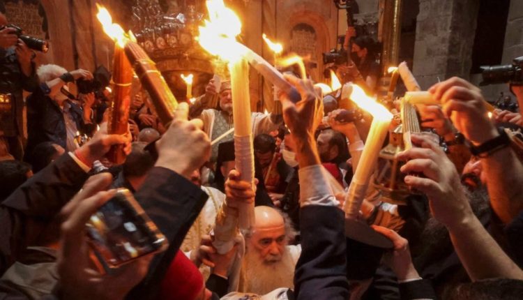 Η-Μαρία-Γιαχνάκη-για-τη-Μέση-Ανατολή-και-το-Άγιο-Φως