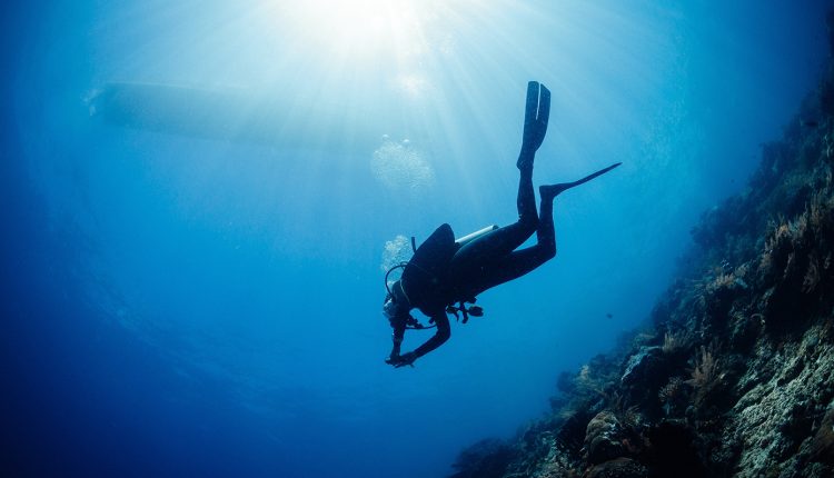 Αυτό-είναι-το-«Πηγάδι-του-Διαβόλου»-στη-Βουλιαγμένη-που-χάθηκε-ο-δύτης