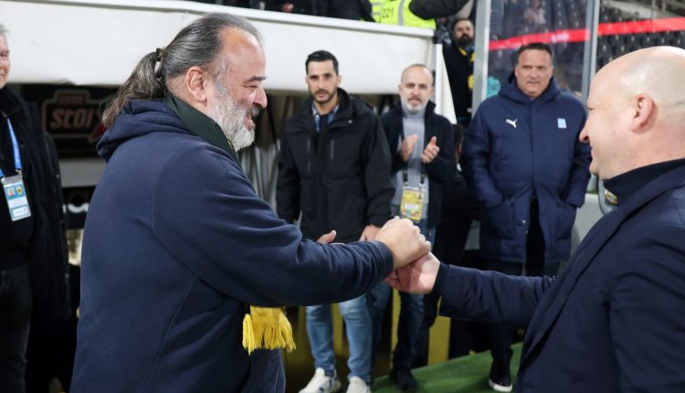 ΑΕΚ:-Το-λουλούδι-του-Ηλιόπουλου-στον-Νίκολιτς-και-η-αποθέωση-στον-Μάνταλο