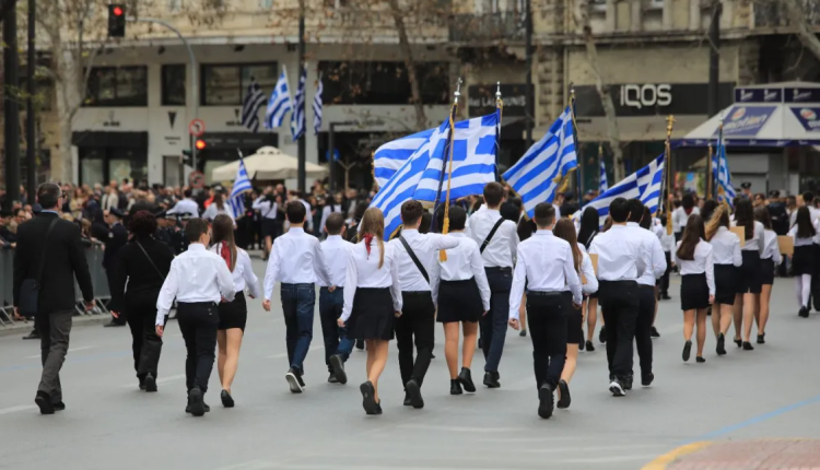 Πρόγραμμα-εκδηλώσεων-για-την-25η-Μαρτίου:-Σε-λίγο-η-μαθητική-παρέλαση-στην-Αθήνα