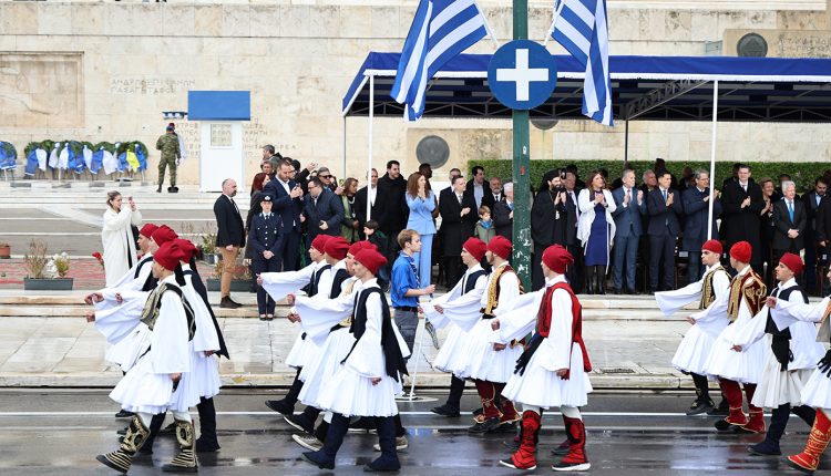 Σε-εξέλιξη-η-μαθητική-παρέλαση-στην-Αθήνα-για-την-25η-Μαρτίου-–-Δείτε-φωτογραφίες