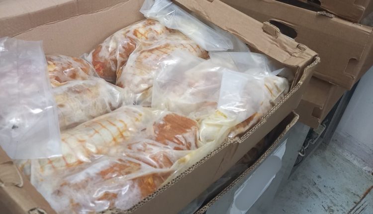 Κατασχέθηκαν-3,5-τόνοι-ακατάλληλων-κρεάτων-στον-Πειραιά:-Μηδενική-ανοχή-σε-κυκλώματα-που-παίζουν-με-τη-δημόσια-υγεία,-λέει-ο-Χαρδαλιάς