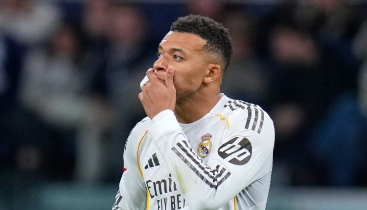 Απίστευτη-γκάφα-στη-Ρεάλ-Μαδρίτης:-Το-λάθος-γόνατο-του-Εμπαπέ-εξέτασαν-οι-γιατροί