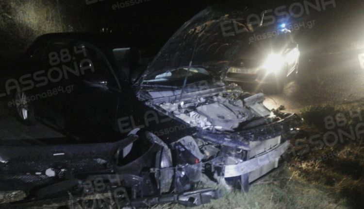 Ένας-νεκρός-από-σφοδρή-σύγκρουση-δύο-αυτοκινήτων-στην-Ελασσόνα-–-Δύο-τραυματίες