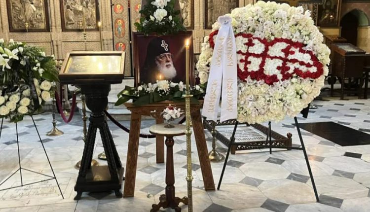 Χιλιάδες-Γεωργιανοί-στον-τάφο-του-μακαριστού-Πατριάρχη-Ηλία-–-Την-Τετάρτη-το-9ήμερο-μνημόσυνο