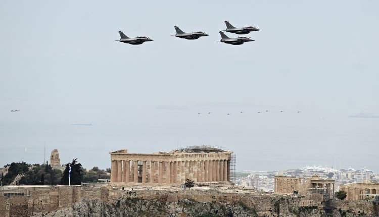 25η-Μαρτίου-1821:-Με-λαμπρότητα-οι-παρελάσεις-σε-όλη-τη-χώρα-–-Σε-ισχύ-κυκλοφοριακές-ρυθμίσεις-στην-Αθήνα