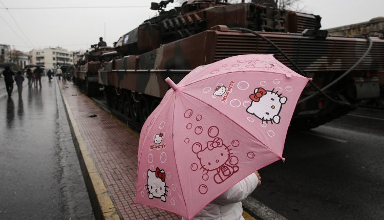 Καιρός:-Παρέλαση-με-καταιγίδες,-βοριάδες-αλλά-και-σταδιακή-βελτίωση-από-το-μεσημέρι-–-Πού-θα-είναι-έντονα-τα-φαινόμενα