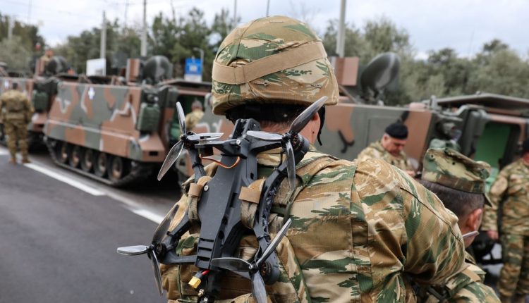 25η-Μαρτίου:-Η-Αθήνα-έτοιμη-για-τη-μεγάλη-στρατιωτική-παρέλαση-–-Σε-ισχύ-οι-κυκλοφοριακές-ρυθμίσεις