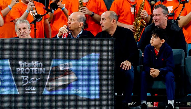 Επίθεση-σε-Αγγελόπουλο-και-Σκινδήλια-από-οπαδούς-της-Βαλένθια