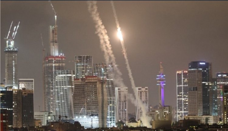 Νέα-κύματα-επιθέσεων-από-το-Ιράν:-Θρίλερ-με-τις-διαπραγματεύσεις-για-τερματισμό-του-πολέμου