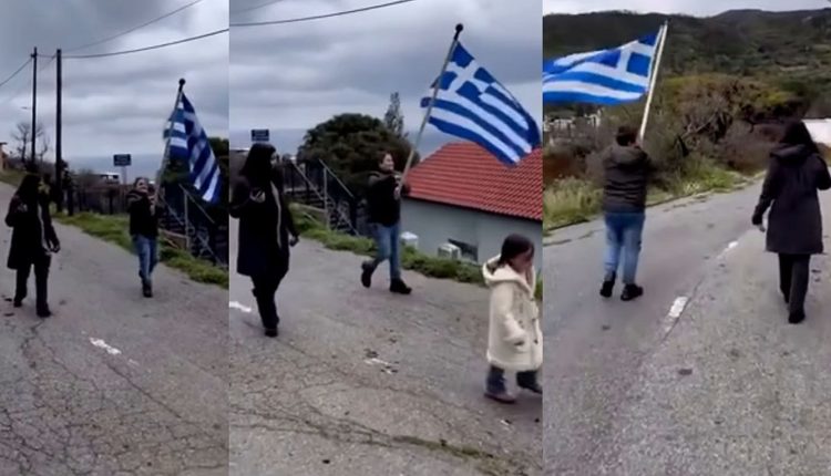 Συγκίνηση-στην-Εύβοια:-Ο-μοναδικός-μαθητής-σχολείου-στην-Αμυγδαλιά-παρέλασε-με-τη-δασκάλα-του