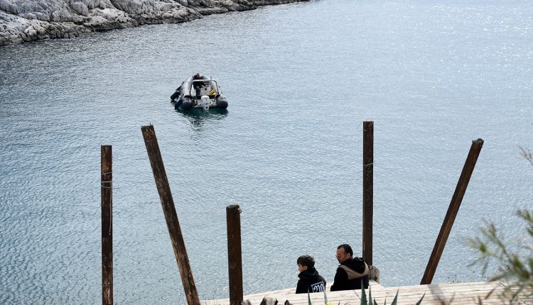 Νέα-στοιχεία-για-την-τραγωδία-στα-Λιμανάκια-Βουλιαγμένης-–-Σφηνωμένος-στο-«πηγάδι-του-διαβόλου»-βρέθηκε-ο-34χρονος-δύτης