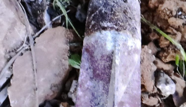 Οβίδα-του-Β’-Παγκοσμίου-Πολέμου-στην-Πεύκη:-Τα-παιδιά-που-την-εντόπισαν,-την-κλότσησαν-και-τη-μετέφεραν-με-τα-χέρια-τους