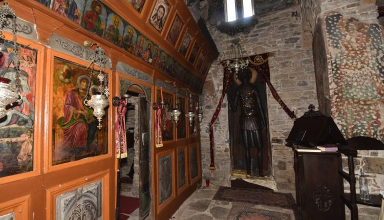 Συντήρηση-της-μοναδικής-ξυλόγλυπτης-εικόνας-του-Αγίου-Γεωργίου,-στην-Ομορφοκκλησιά-της-Καστοριάς
