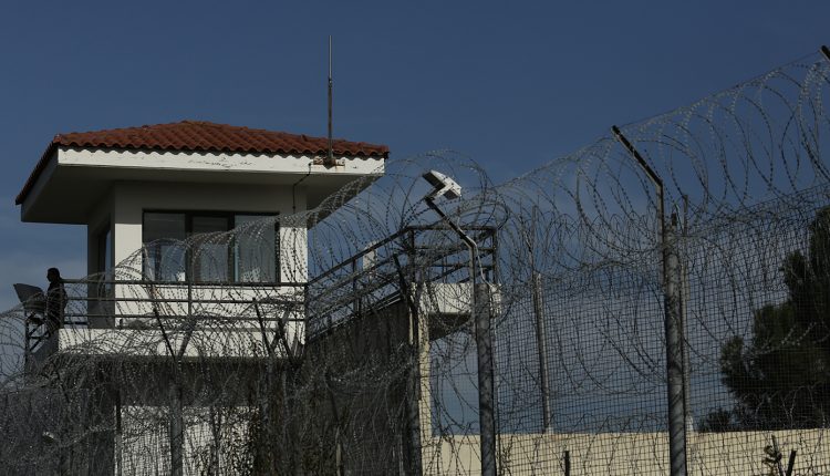 Συναγερμός-στη-Χαλκιδική:-Αναζητείται-39χρονος-«λογοτιμήτης»-που-απέδρασε-από-τις-αγροτικές-φυλακές