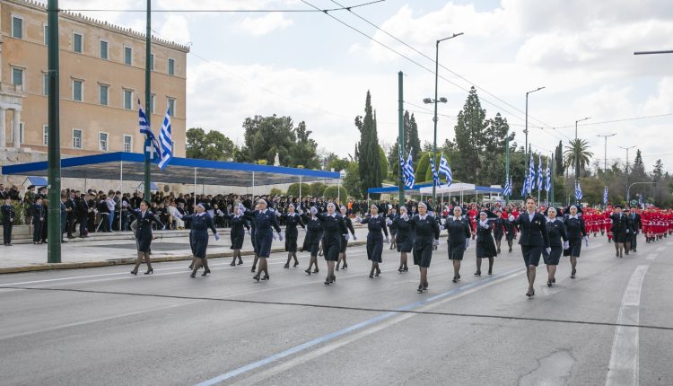 Ο-Ελληνικός-Ερυθρός-Σταυρός-παρέλασε-πρώτος-στη-στρατιωτική-παρέλαση-της-Αθήνας