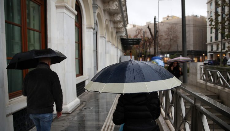 Ραγδαία-αλλαγή-του-καιρού-–-Καταιγίδες-και-πτώση-της-θερμοκρασίας-σε-όλη-τη-χώρα