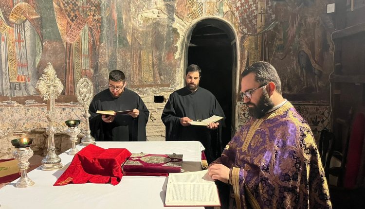 Θεία-Λειτουργία-Προηγιασμένων-Τιμίων-Δώρων-στην-Ιερά-Μονή-Παναγίας-Βελλάς