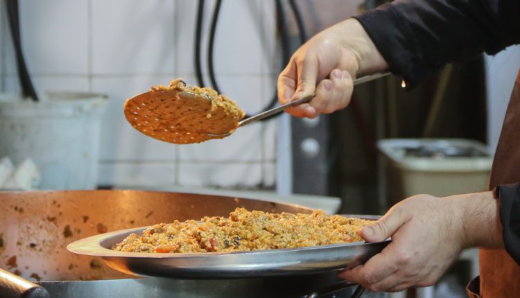 Ευαγγελίστρια-Πειραιώς:-kανείς-νηστικός-το-Πάσχα…